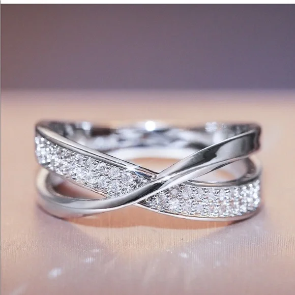 New Women’s 925 Silver Dazzling Diamond Ring - Picture 2 of 2